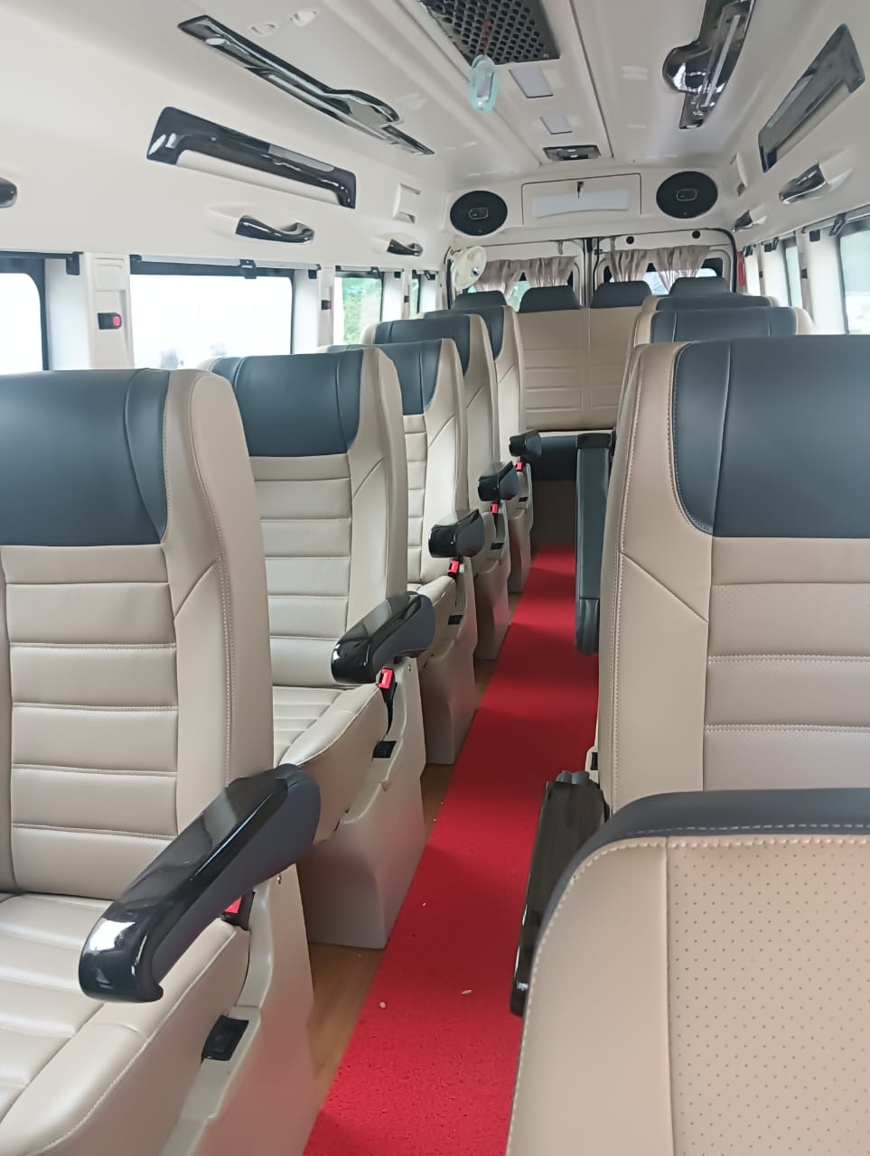 Tempo Traveller Rental in Delhi